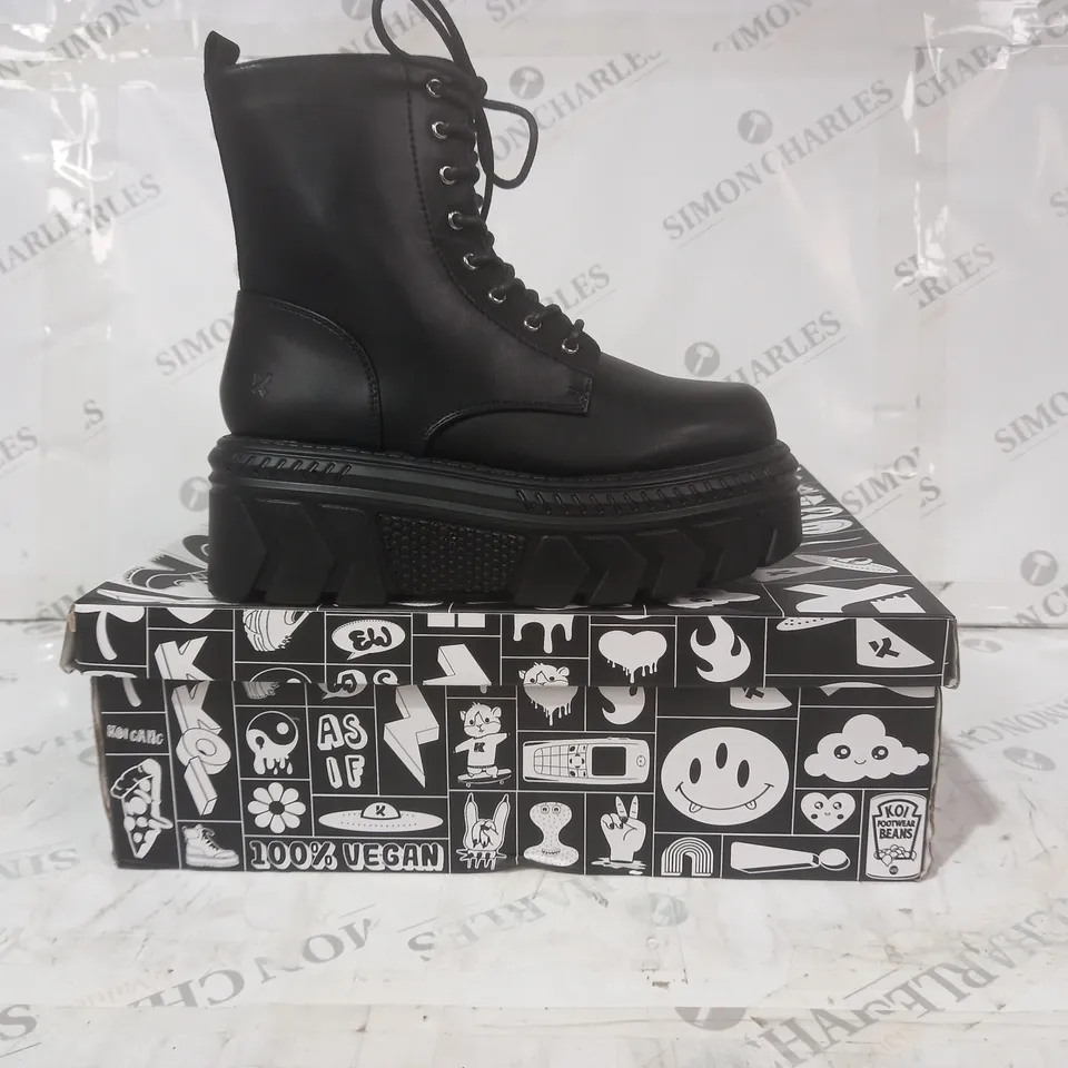 BRAND NEW BOXED PAIR OF KOI VEGAN LEATHER TALWAR CHUNKY STOMPER BOOTS IN BLACK UK SIZE 3