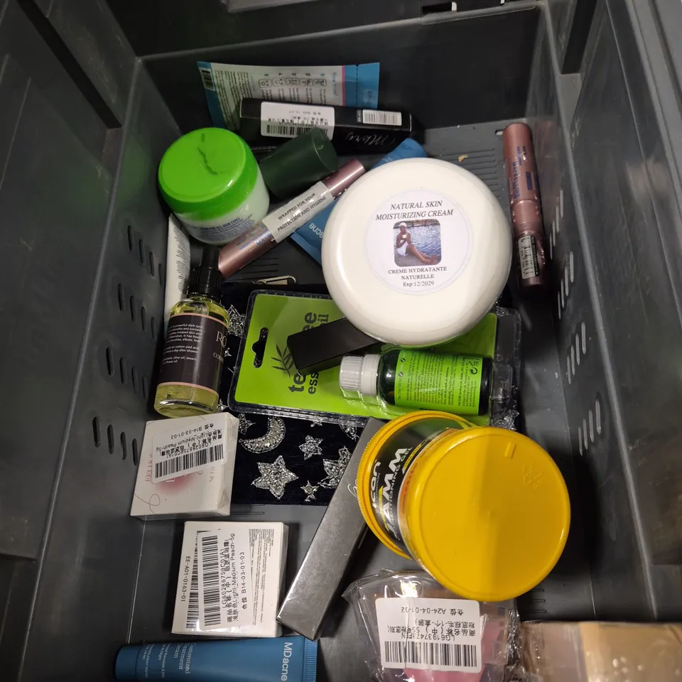 APPROXIMATELY 20 HEALTH AND BEAUTY PRODUCTS TO INCLUDE ELF LIQUID CONTOUR AND BRONZING BRUSH, GROW ME SHAMPOO AND REVOLUTION NIGHT CREAM
