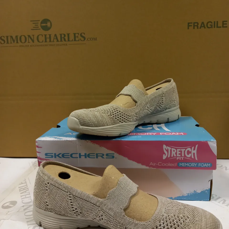 SKETCHERS SEAGAR MARY JANE SHOE SIZE 6.5