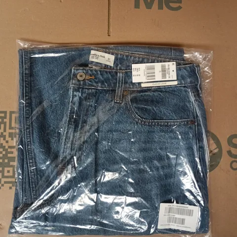 BAGGED ABERCROMBIE & FITCH HIGH-RISE WIDE LEG JEANS IN BLUE SIZE 31