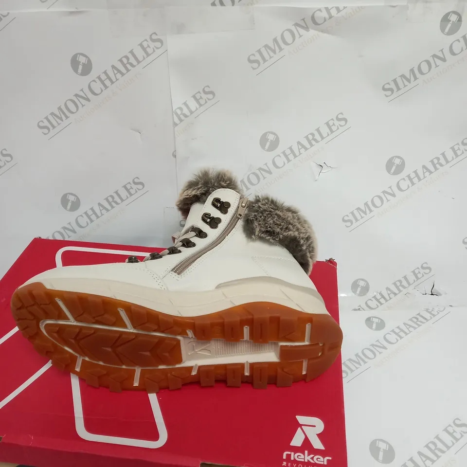 BOXED PAIR OF RIEKER REVOLUTION HIKER WHITE BOOTS SIZE 4