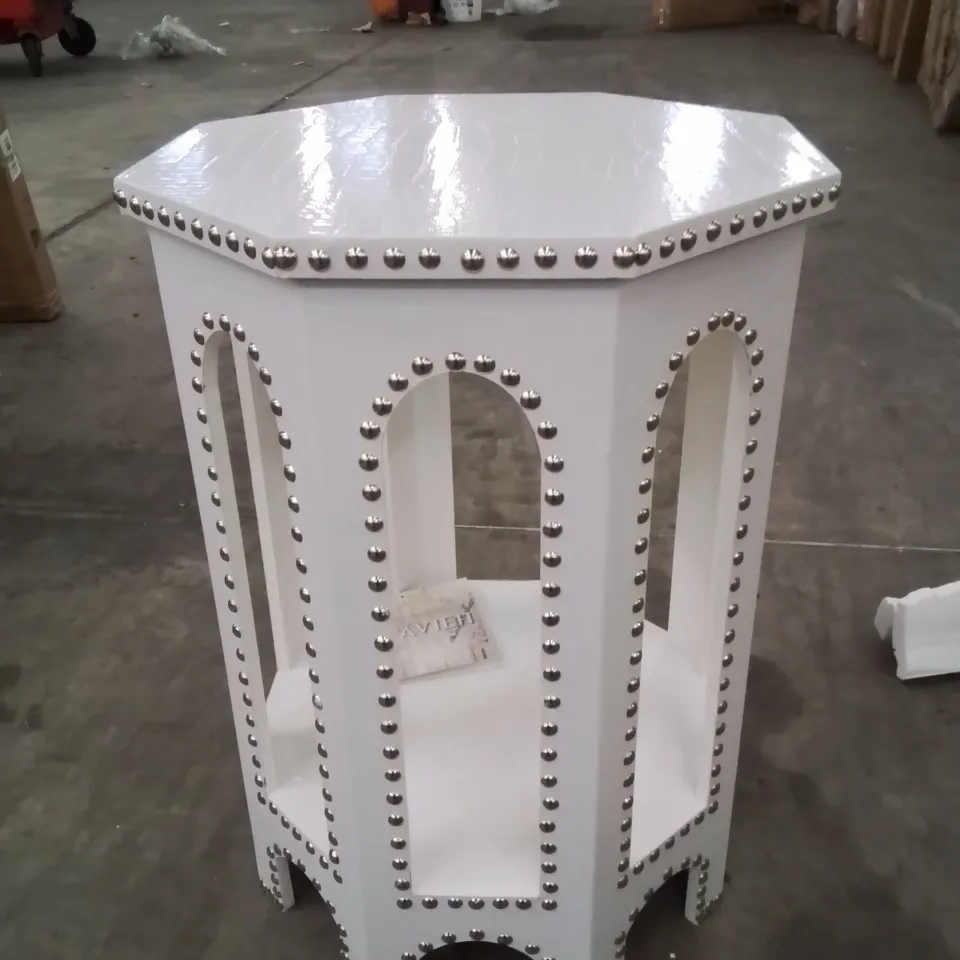 BOXED ZANE SIDE TABLE