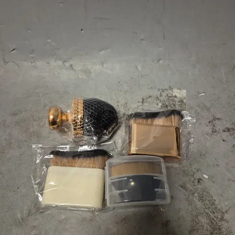 APPROXIMATELY 30 ASSORTED SHAVING BRUSHES
