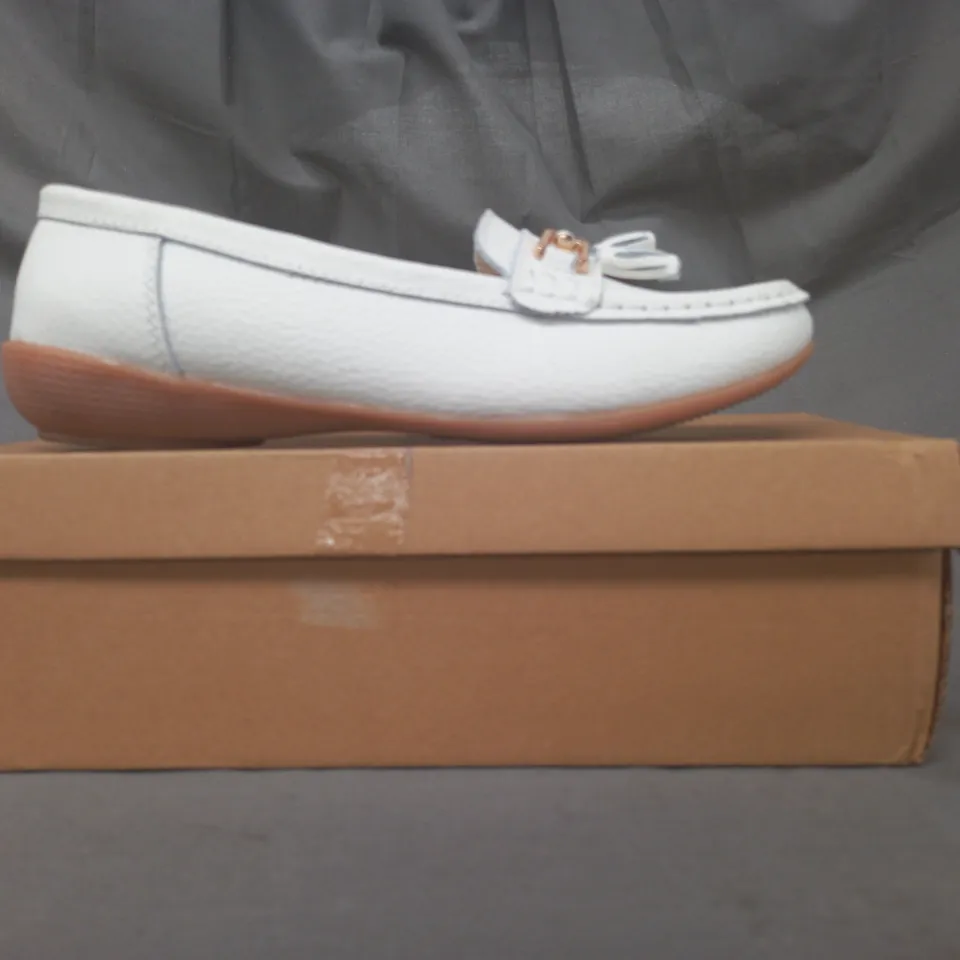 BOXED PAIR OF JO & JOE LOAFERS IN WHITE UK SIZE 6