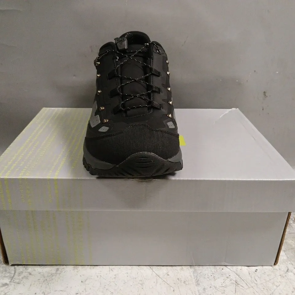 BOXED PAIR OF KOI WANDERING SPIDER SPIKED HIKING SHOES IN BLACK SIZE UK 10