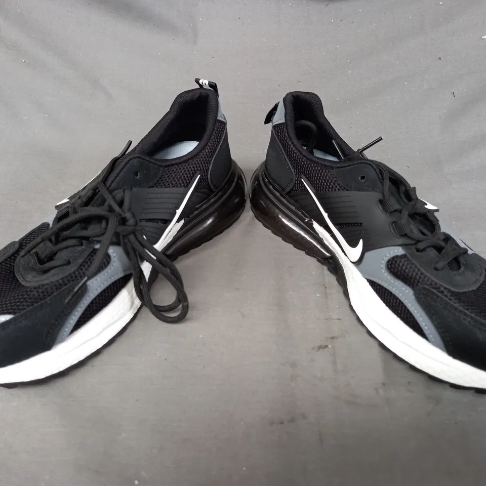 PAIR OF NIKE SHOES IN BLACK EU SIZE 40