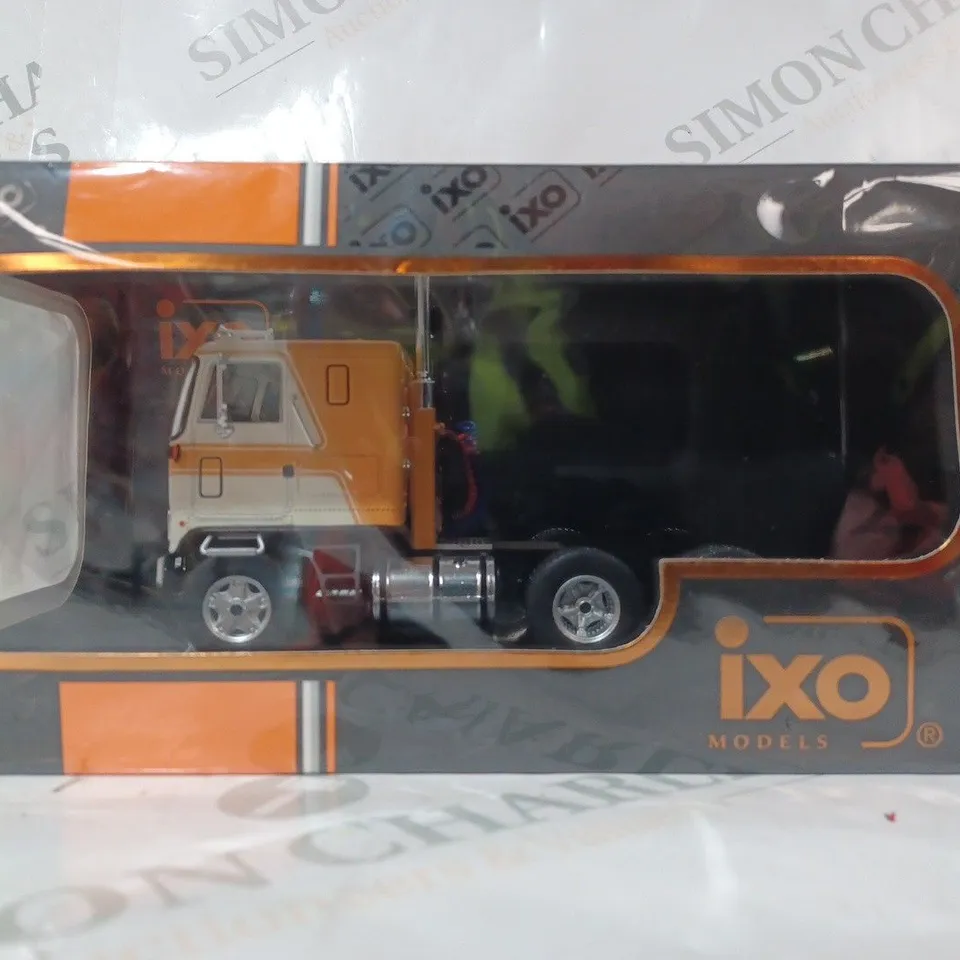 BOXED IXO TR167.22 GMC ASTRO 95 1970 1:43 SCALE COLLECTIBLE MODEL