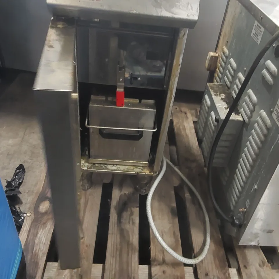 LINCAT COMMERCIAL FRYER