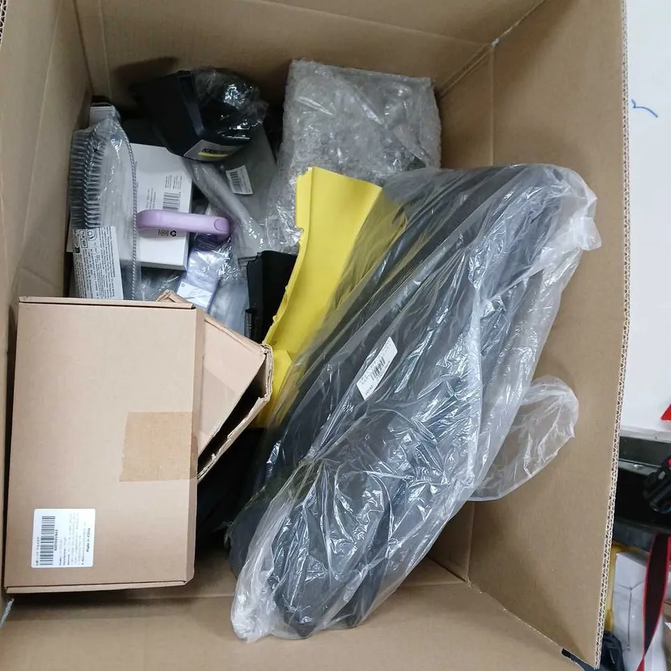 Mixed lot – Large wrapped item with navy carry bag and assorted household accessories