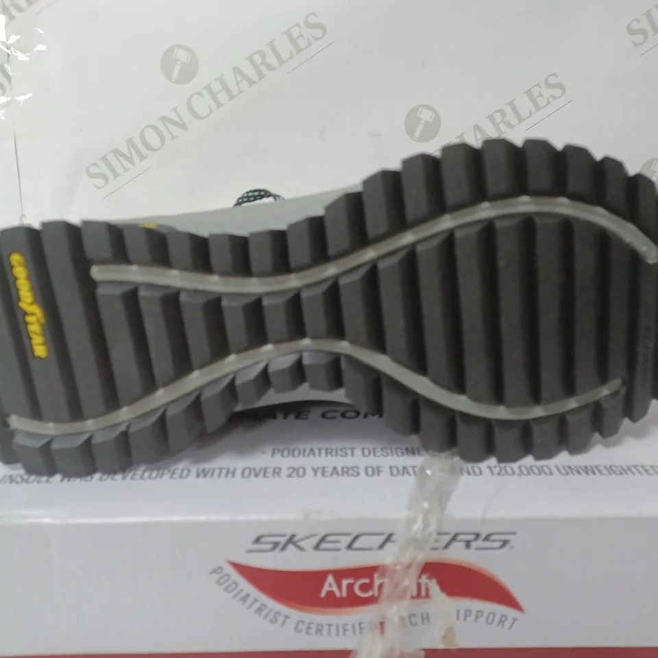 BOXED SKECHERS BLACK AND GREY TRAINERS - SIZE 6 