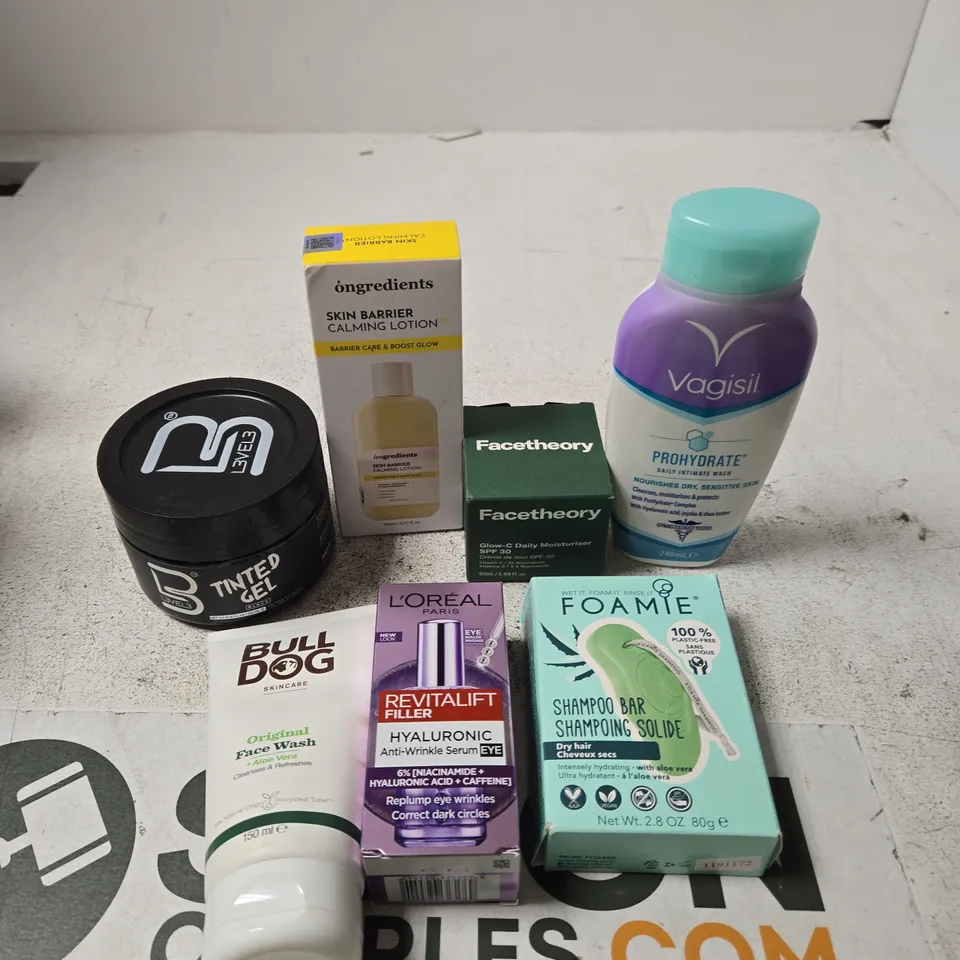 APPROXIMATELY 20 ASSORTED HEALTH & BEAUTY PRODUCTS TO INCLUDE LYNX SHOWER GEL, MOISTURISER, SHAMPOO BAR ETC