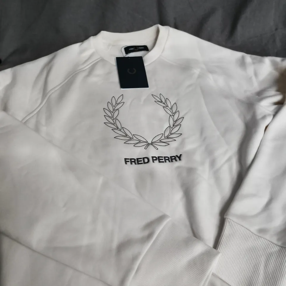 FRED PERRY WHITE SWEATSHIRT - SIZE M
