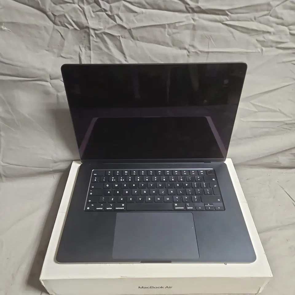 APPLE MACBOOK AIR 15-INCH M2, 8GB RAM, 512GB SSD – NAVY, BOXED