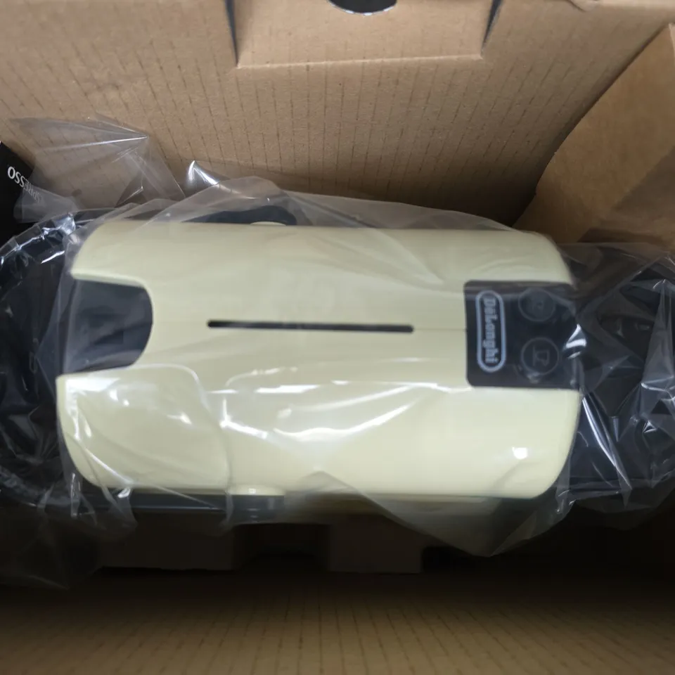 BOXED DELONGHI NESPRESSO INISSIA COFFEE MACHINE