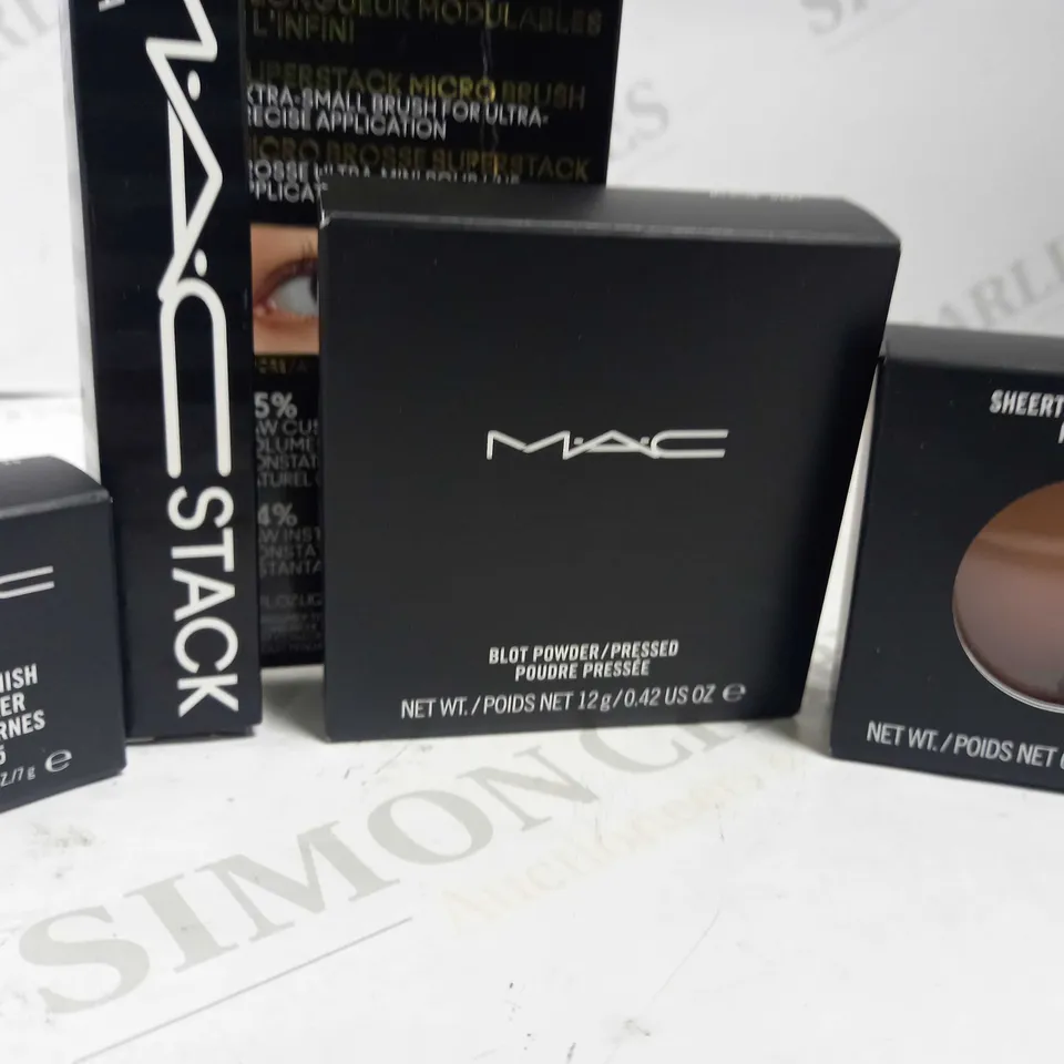 M.A.C PREMIUM MAKEUP BUNDLE 4 ITEMS