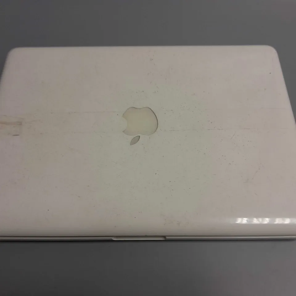 UNBOXED APPLE MACBOOK 2009