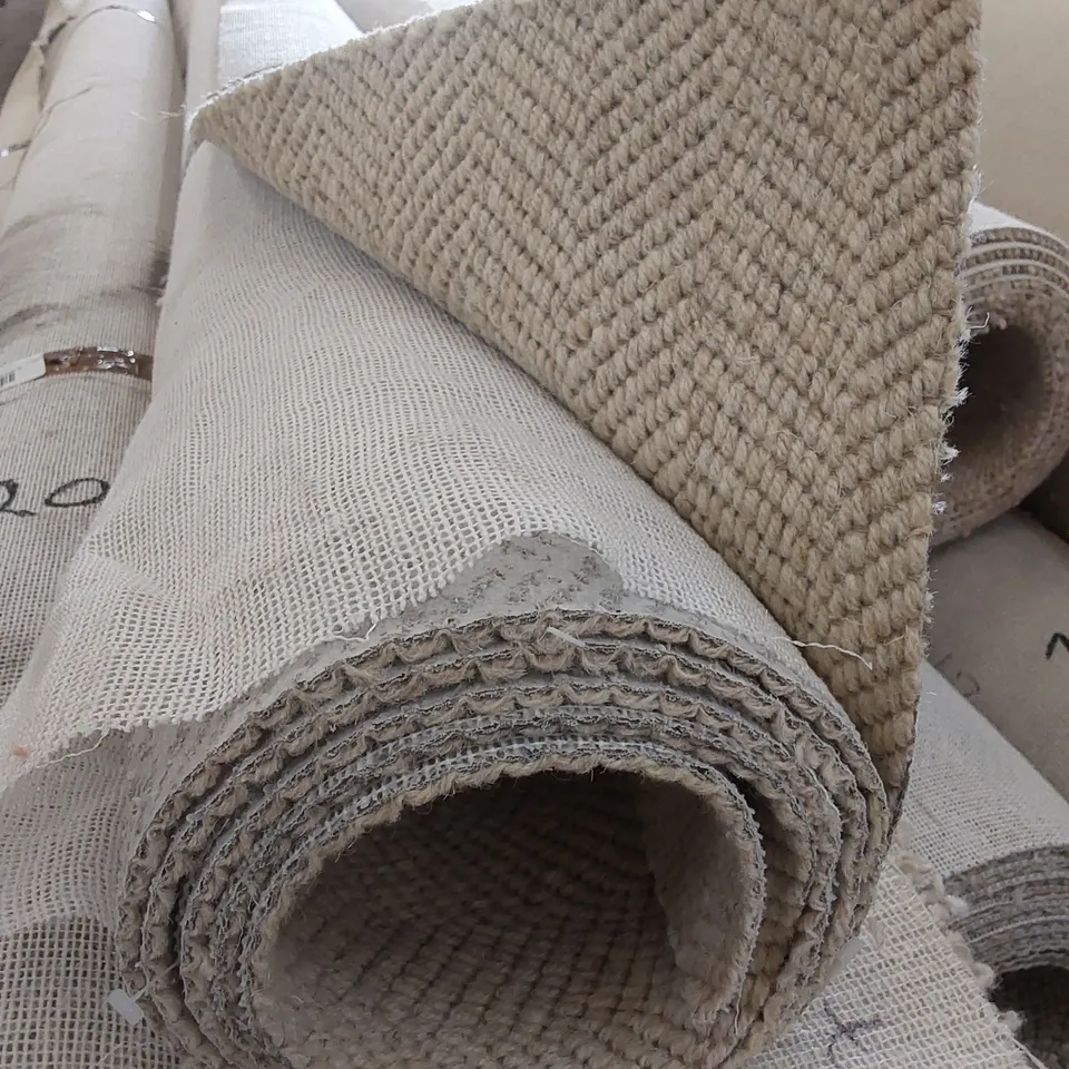 ROLL OF QUALITY LAKELAND WEAVE BUTTERMERE CARPET // SIZE: APPROX 4 X 2.61m