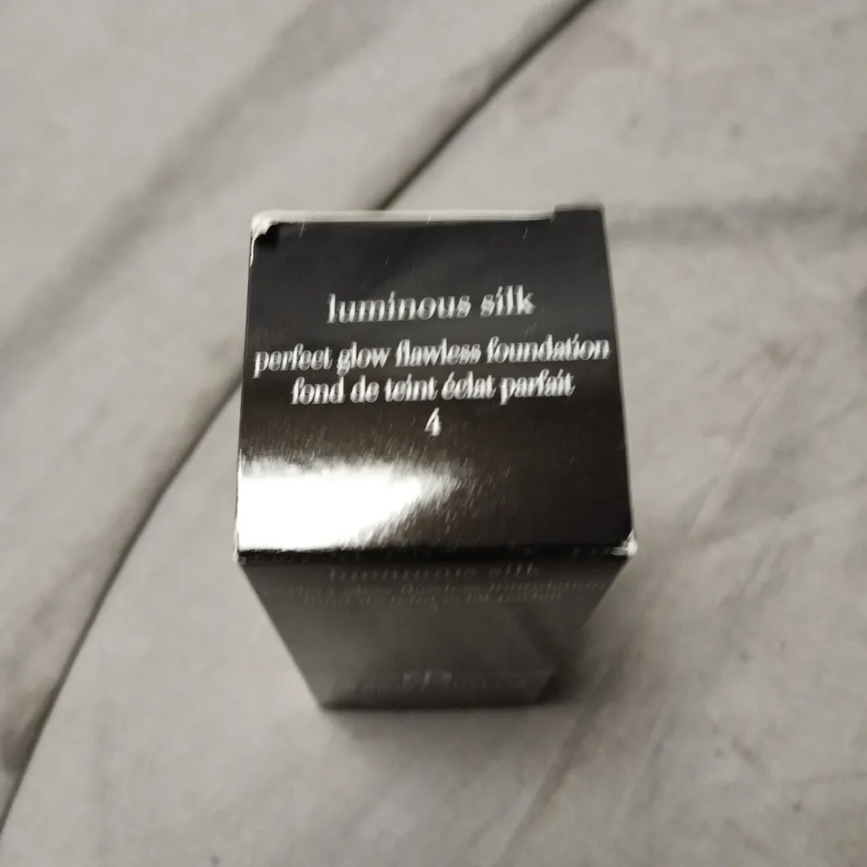 GIORGIO ARMANI LUMINOUS SILK FOUNDATION – SHADE 4, 30 ML – BOXED