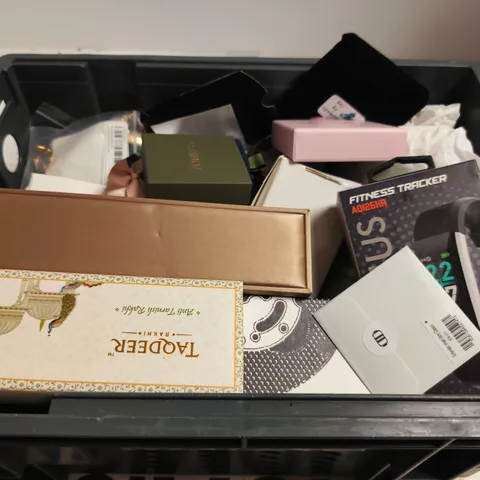 APPROXIMATELY 10 ASSORTED JEWELLERY ITEMS TO INCLUDE - NECKLACE ,WATCH , EARRINGS ETC