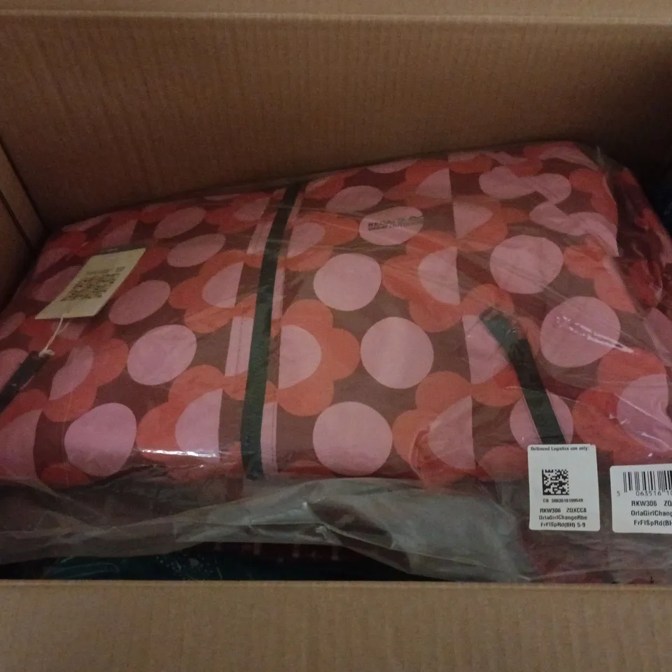 BOX OF APPROXIMATELY 30 ASSORTED NEW REGATTA CLOTHING ITEMS TO INCLUDE LARGE HI VIS VEST, SIZE 16 GREY T SHIRT, SIZE 8 SANDALS ETC