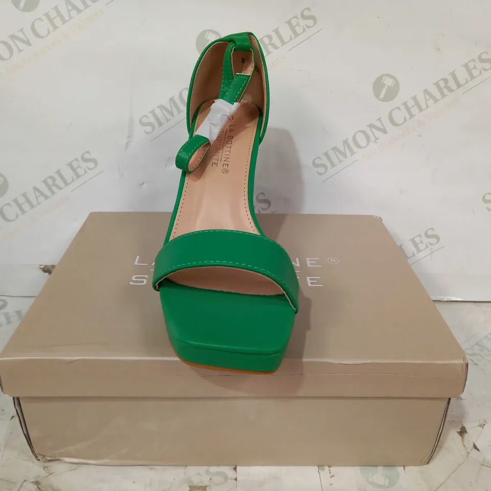 BOXED PAIR OF LA BOTTINE OPEN TOE BLOCK HEEL SANDALS IN GREEN EU SIZE 38