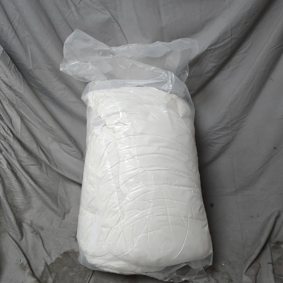 MATTRESS TOPPER, SIZE UNSPECIFIED