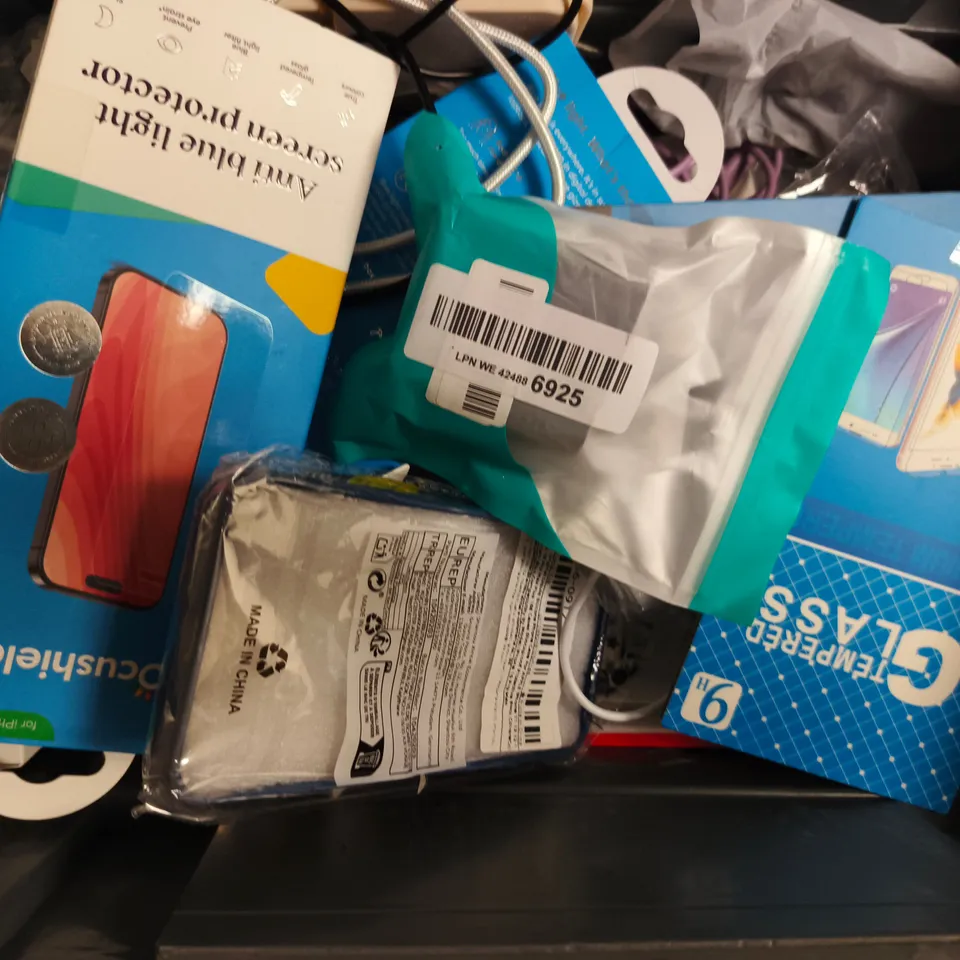 APPROXIMATELY 10 ASSORTED HOUSEHOLD ITEMS TO INCLUDE USB-C CABLE, SCREEN PROTECTOR, ETC