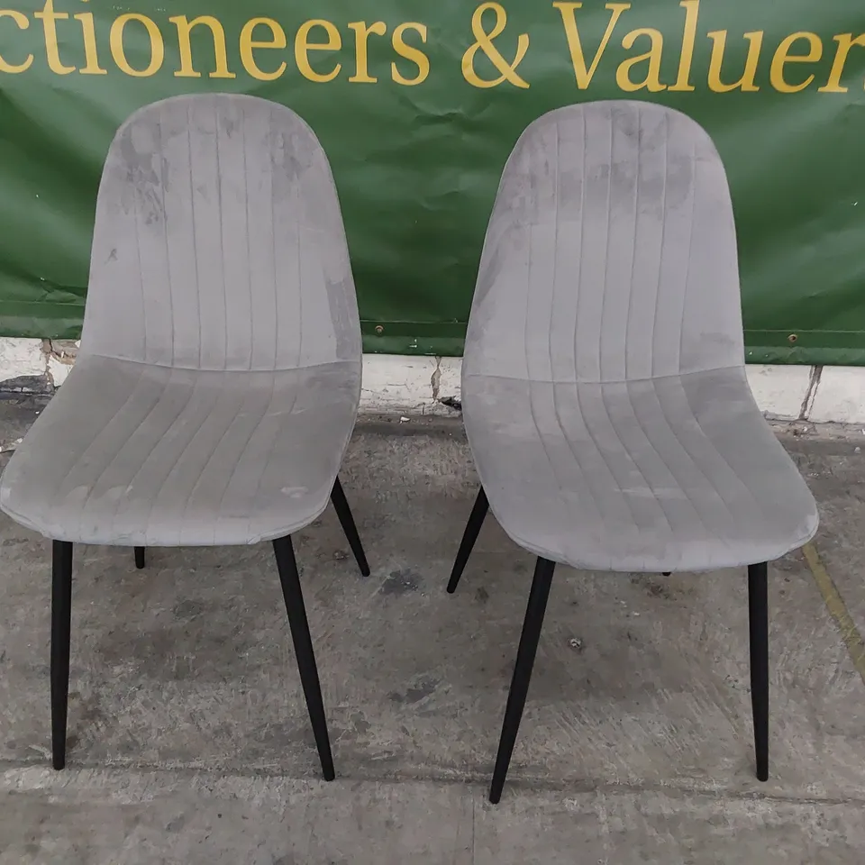PAIR OF DESIGNER UPHOLSTERED DINING CHAIRS GREY PLUSH FABRIC ON BLACK LEGS