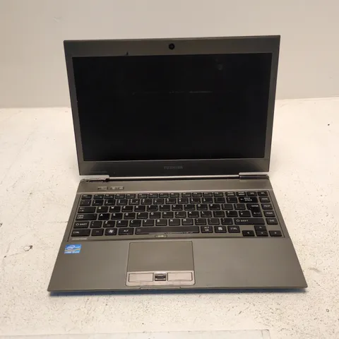 TOSHIBA PORTEGE Z830-10Q LAPTOP DAMAGED HINGE