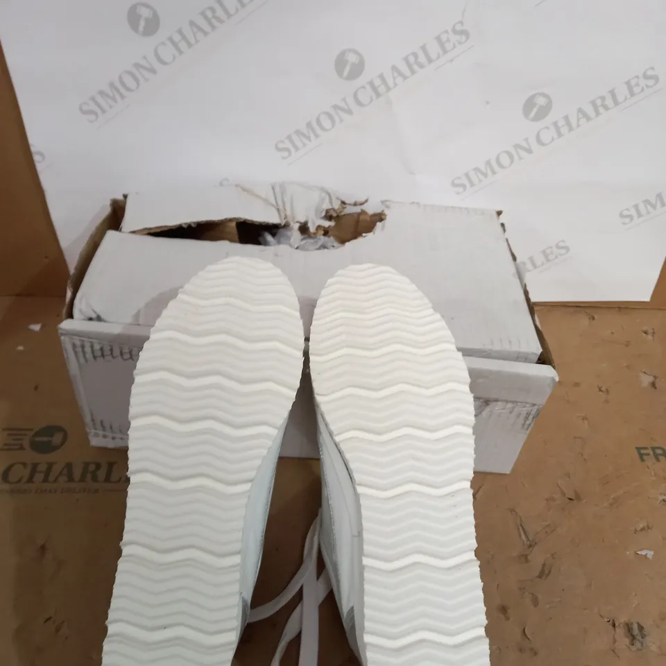 MODA IN PELLE ARIELA WHITE SIZE 6