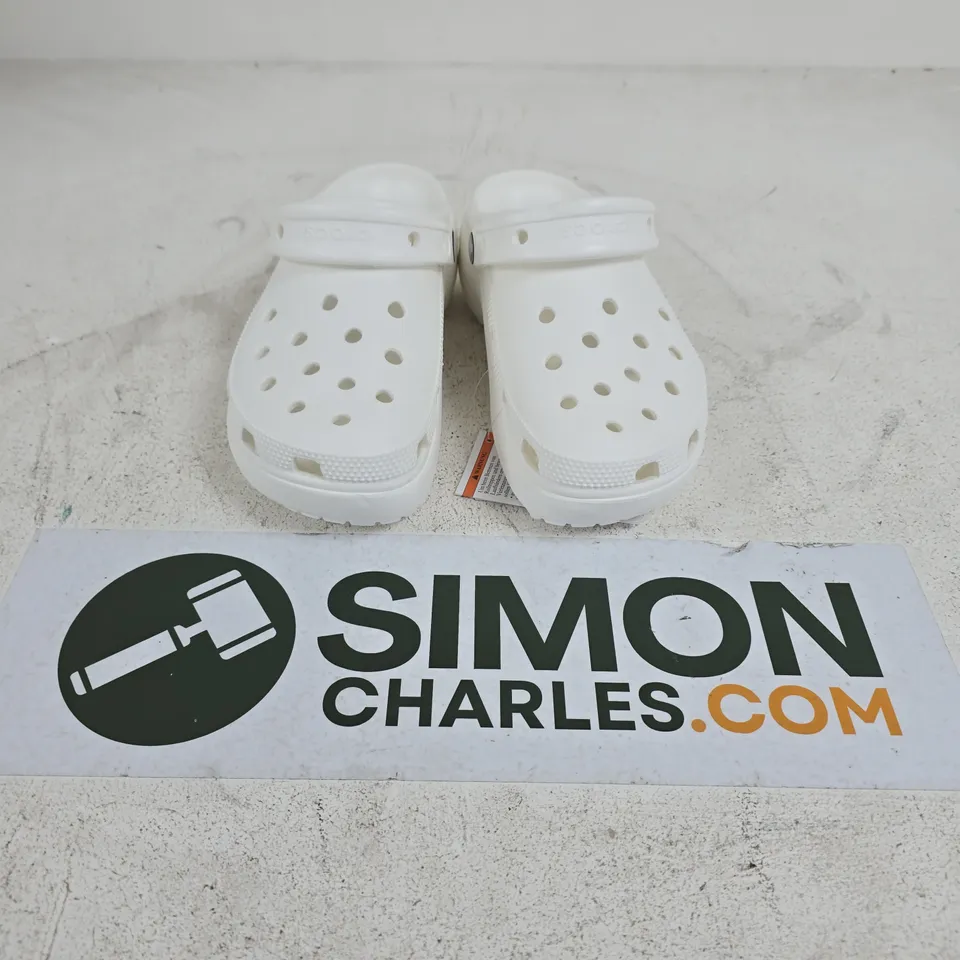 UNBOXED PAIR OF CROCS CLASSIC PLATFORM CLOG W IN WHITE - UK 5