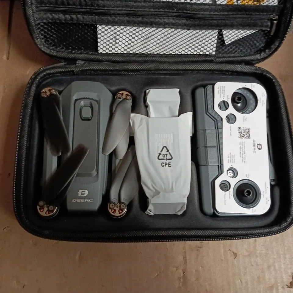 DEERC D25 DRONE WITH REMOTE CONTROLLER – BOXED, CARRY CASE INCLUDED