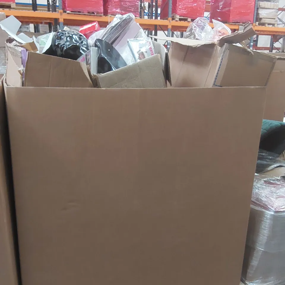 PALLET CONTAINING A VERY LARGE QUANTITY OF WIGS AND RELATED ACCESSORIES ECT