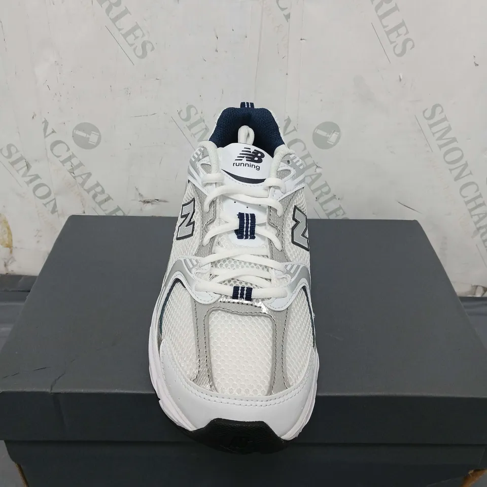 BOXED NEW BALANCE SS20 TRAINERS IN WHITE SIZE 6