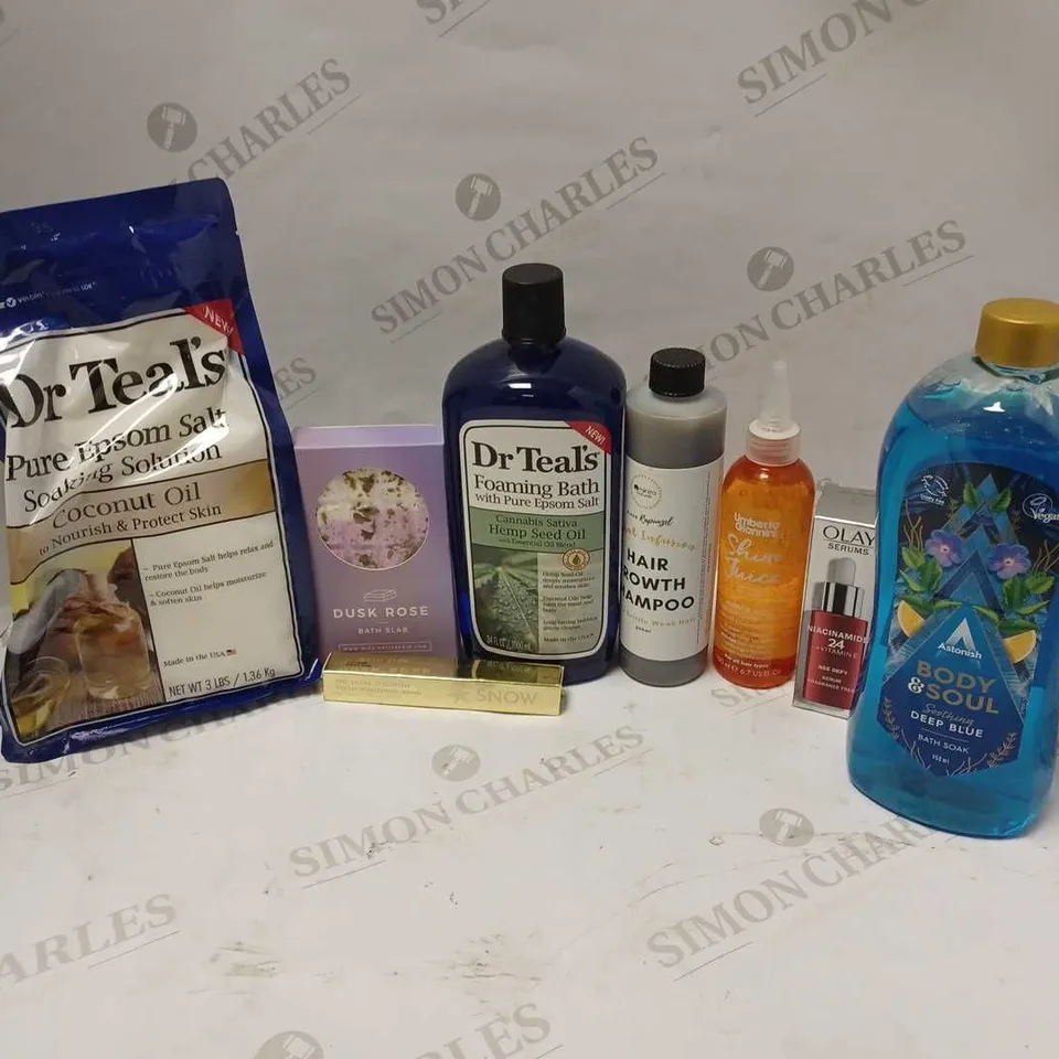 LOT OF APPROXIMATELY 20 COSMETICS ITEMS TO INCLUDE DR TEALS HEMP SOIL FOAMING BATH, ASTONSIH BODY & SOUL BATH SOAK, DARK ROSE BATH SLAB, ETC