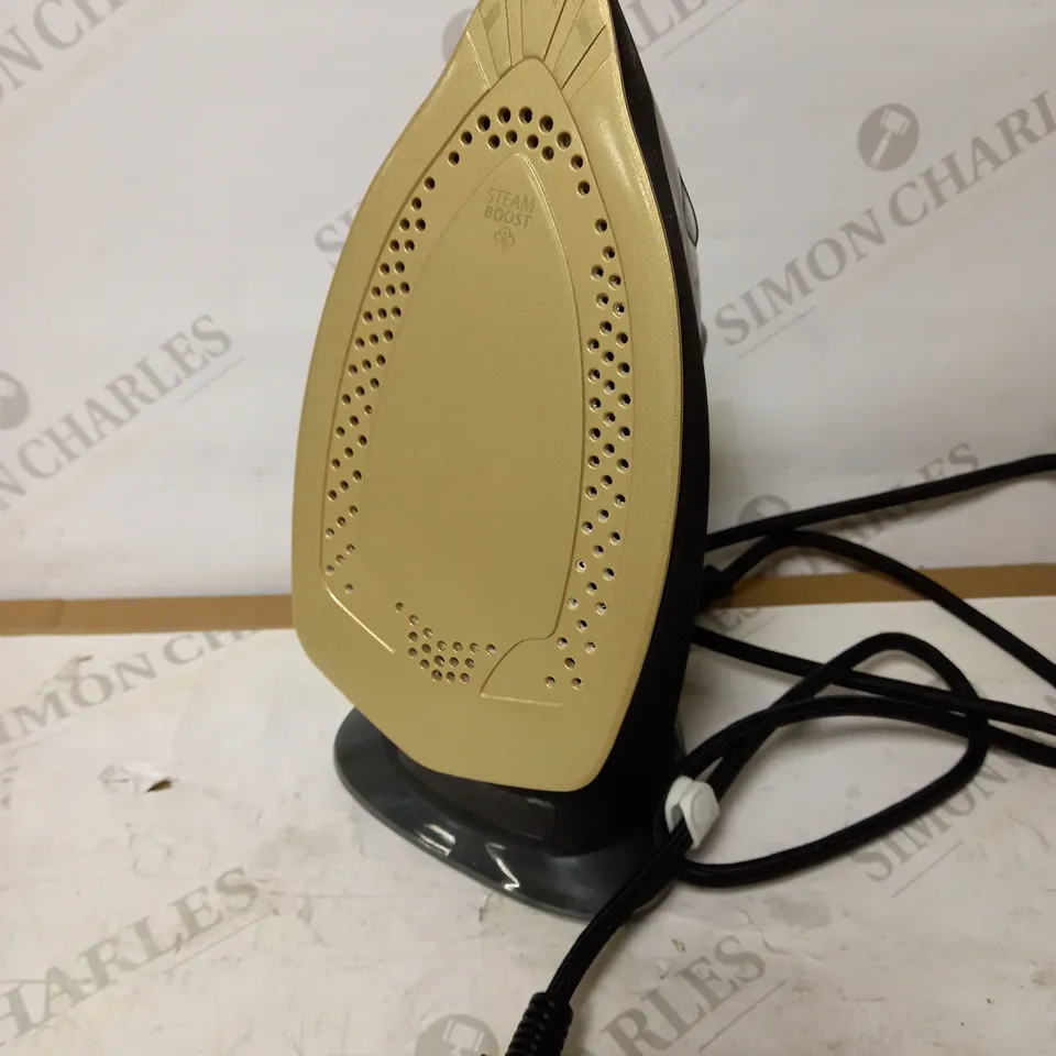 MORPHY RICHARDS 300302 STEAM IRON