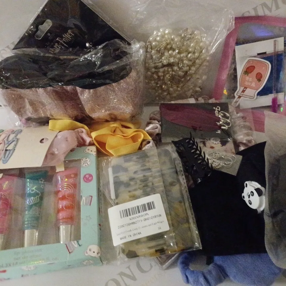LOT OF APPROX. 20 ASSORTED HAIR AND MAKE-UP ACCESSORIES CLAIRE'S LIP GLOSS SET AND CLAIRE'S NAIL POLISH SET 