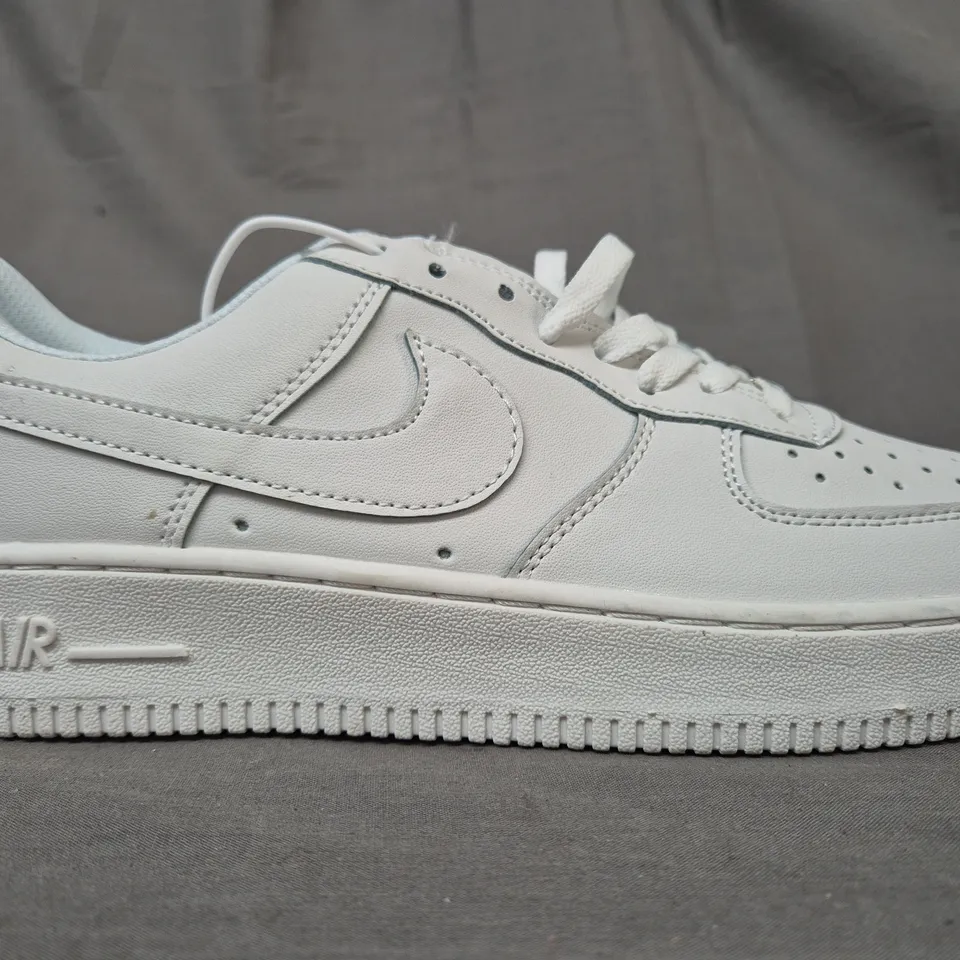 PAIR OF NIKE AIR FORCE 1 SHOES IN WHITE UK SIZE 8.5