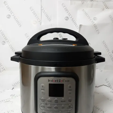 INSTANT POT MULTI-USE PRESSURE COOKER DUO CRISP 5.7L + AIR FRYER 8L