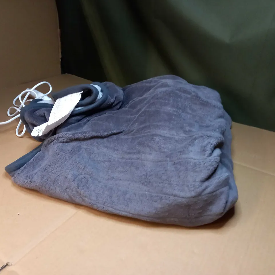 DESIGNER GREY LARGE HEATED THROW - SIZE APPROX 160X120CM