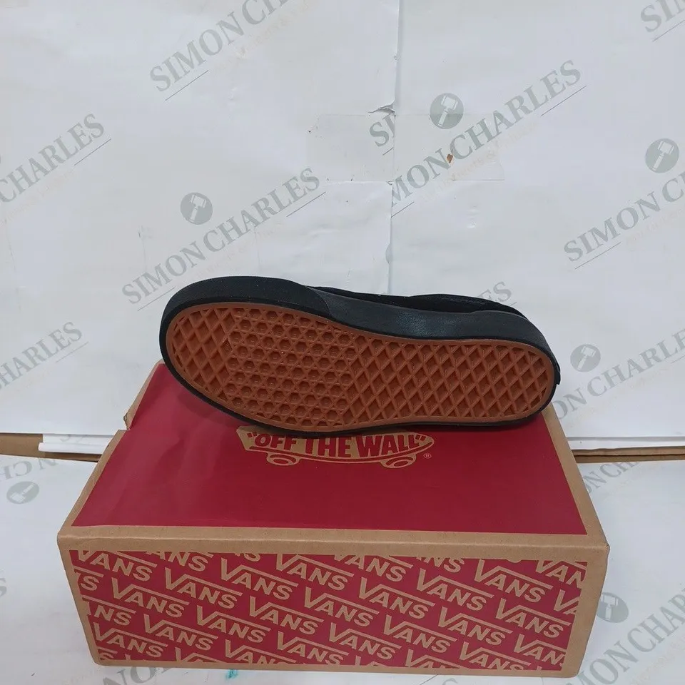BOXED PAIR OF VANS, OLD SCHOOL BLACK PLATFORM TRAINERS - BLACK / SIZE: UK 6 
