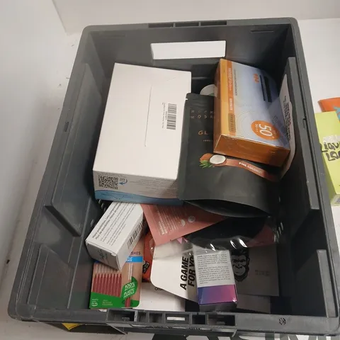 TOTE OF APPROXIMATELY 14 ASSORTED HEALTH AND BEAUTY ITEMS TO INCLUDE: MADE BY MITCHELL LIQUID LOCK, ARGAN OIL CONDITIONER AND GROWTH COMPLEX SHAMPOO