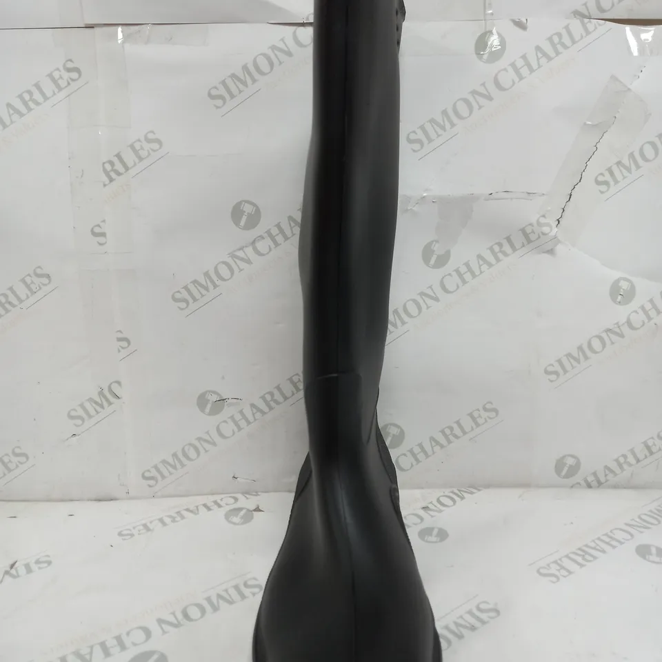 DUNLOP HIGH TOP WELLIES IN BLACK - EU 45