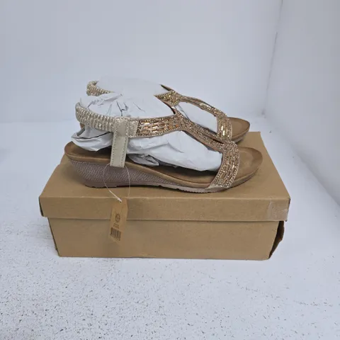 BOXED PAIR OF JO & JOE CAPE VERDE SHOES IN ROSE GOLD - SIZE 4