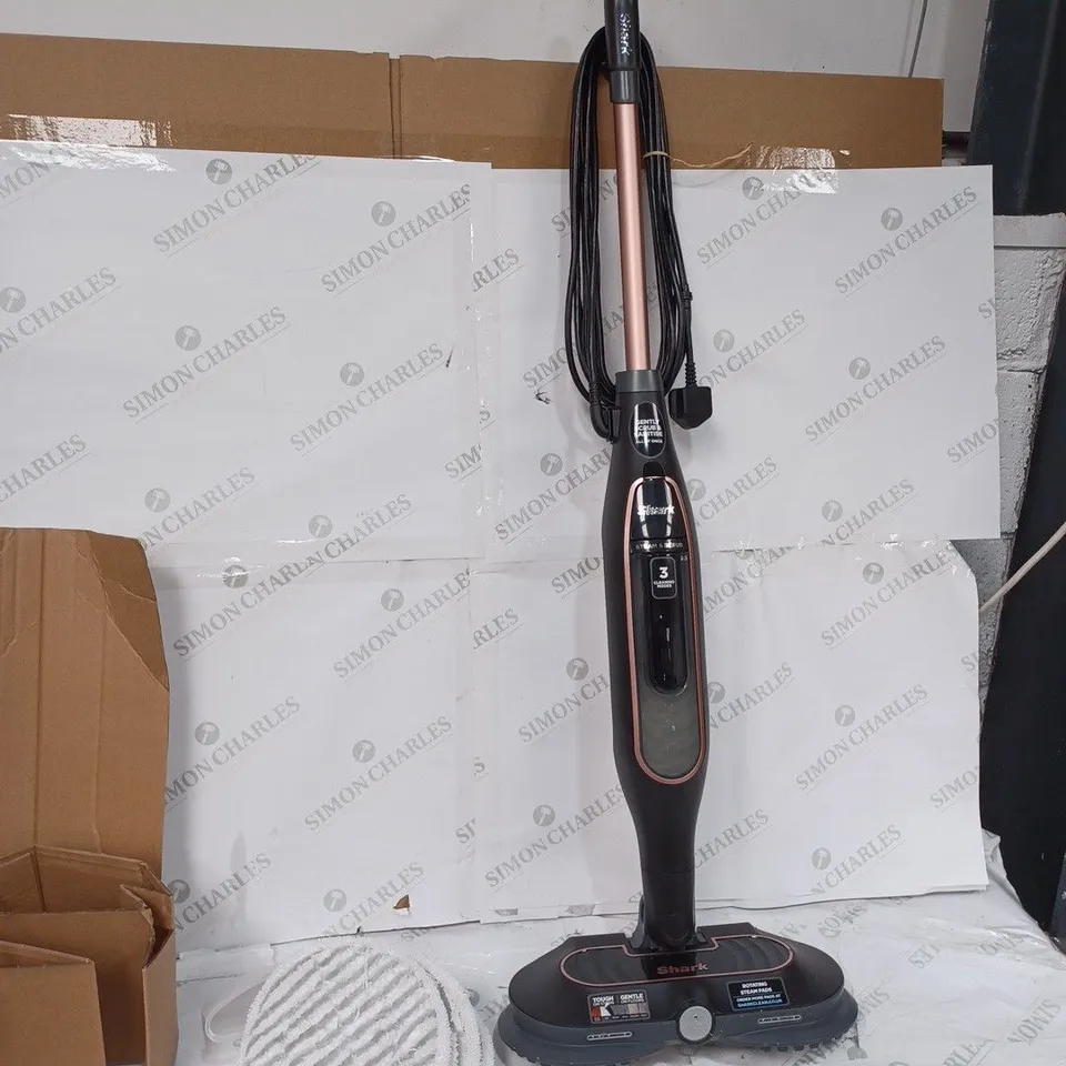 SHARK STEAM SCRUBBER WITH STEAM BLAST S7201