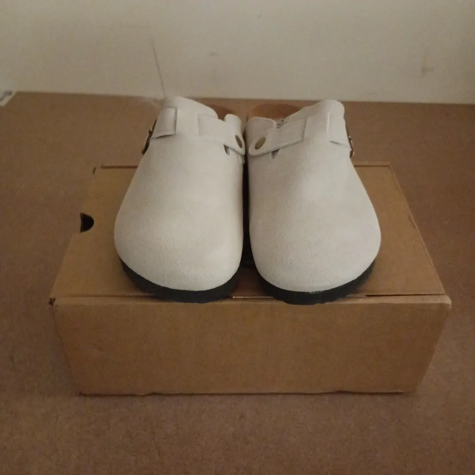 BOXED PAIR OF EVERAU PINTAI SHOES IN TAUPE SUEDE - EU 37