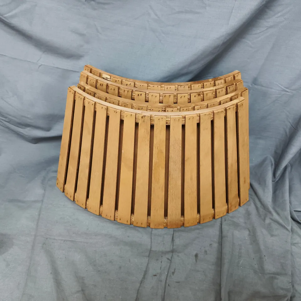 WOODEN SLAT TREE SKIRT