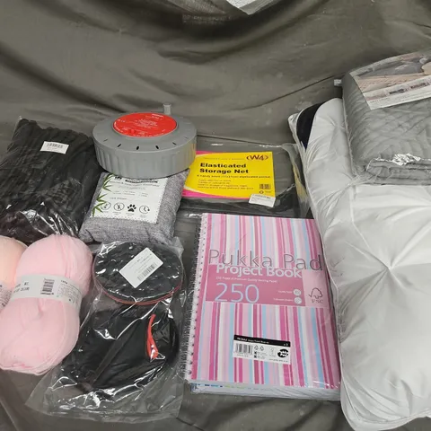 BOX OF APPROXIMATELY 12 ASSORTED HOUSEHOLD ITEMS TO INCLUDE - HOTEL PILLOW, SOFA COVERS, AND PUKA PADS ETC. 