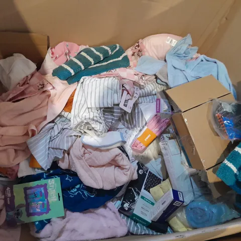 PALLET OF APPROXIMATELY 25 ASSORTED ITEMS TO INCLUDE - BEDDING - TOWELS - DUVET SETS - BATH MATS ETC.