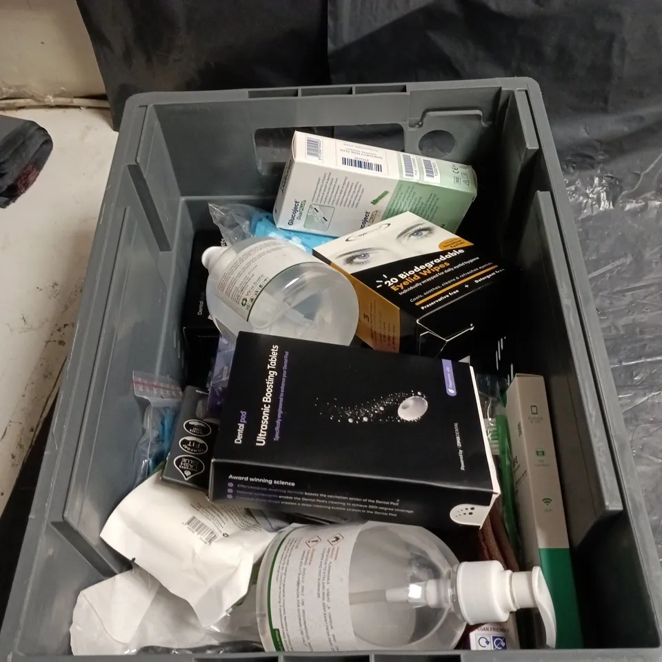 APPROXIMATELY 15 ASSORTED ITEMS OF COSMETICS INCLUDING ULTRASONIC PEPPERMINT BOOSTING TABLETS, BIODEGRADABLE EYELID WIPES, NATURAWHITE TOOTHPATE AND HAND SANITISER GEL
